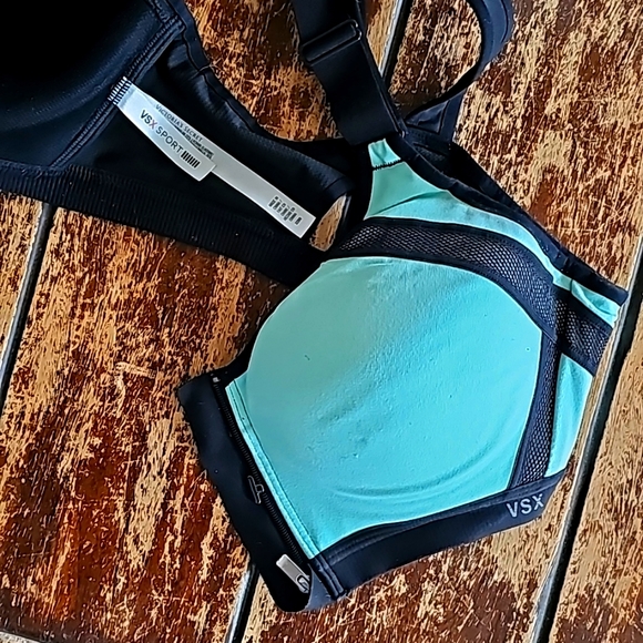 Victoria Secret Sport, Bra's 32 DD - Picture 9 of 13